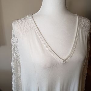 Emerald lace sleeve and back tunic in ivory